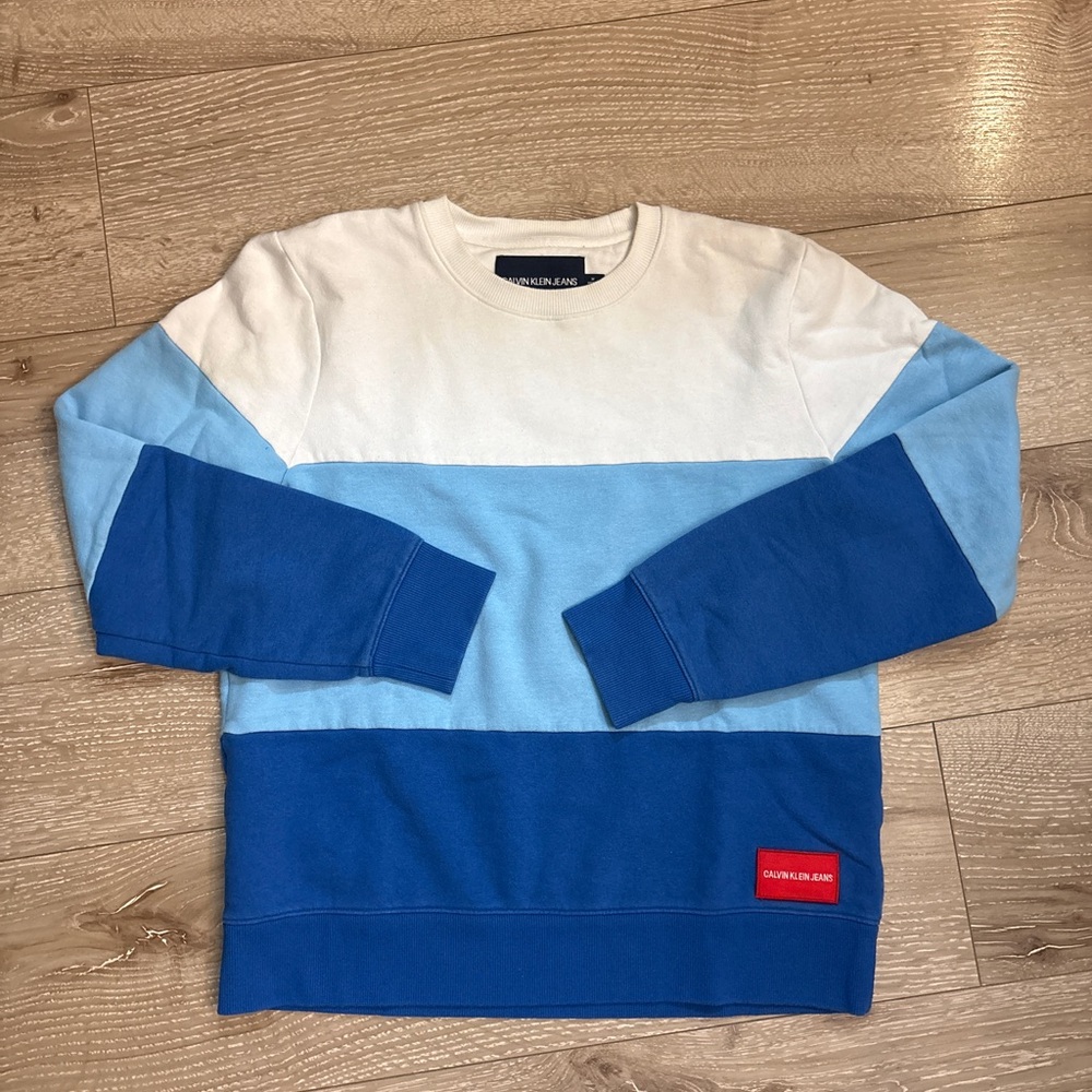 Calvin Klein Women’s Blue and White Sweater